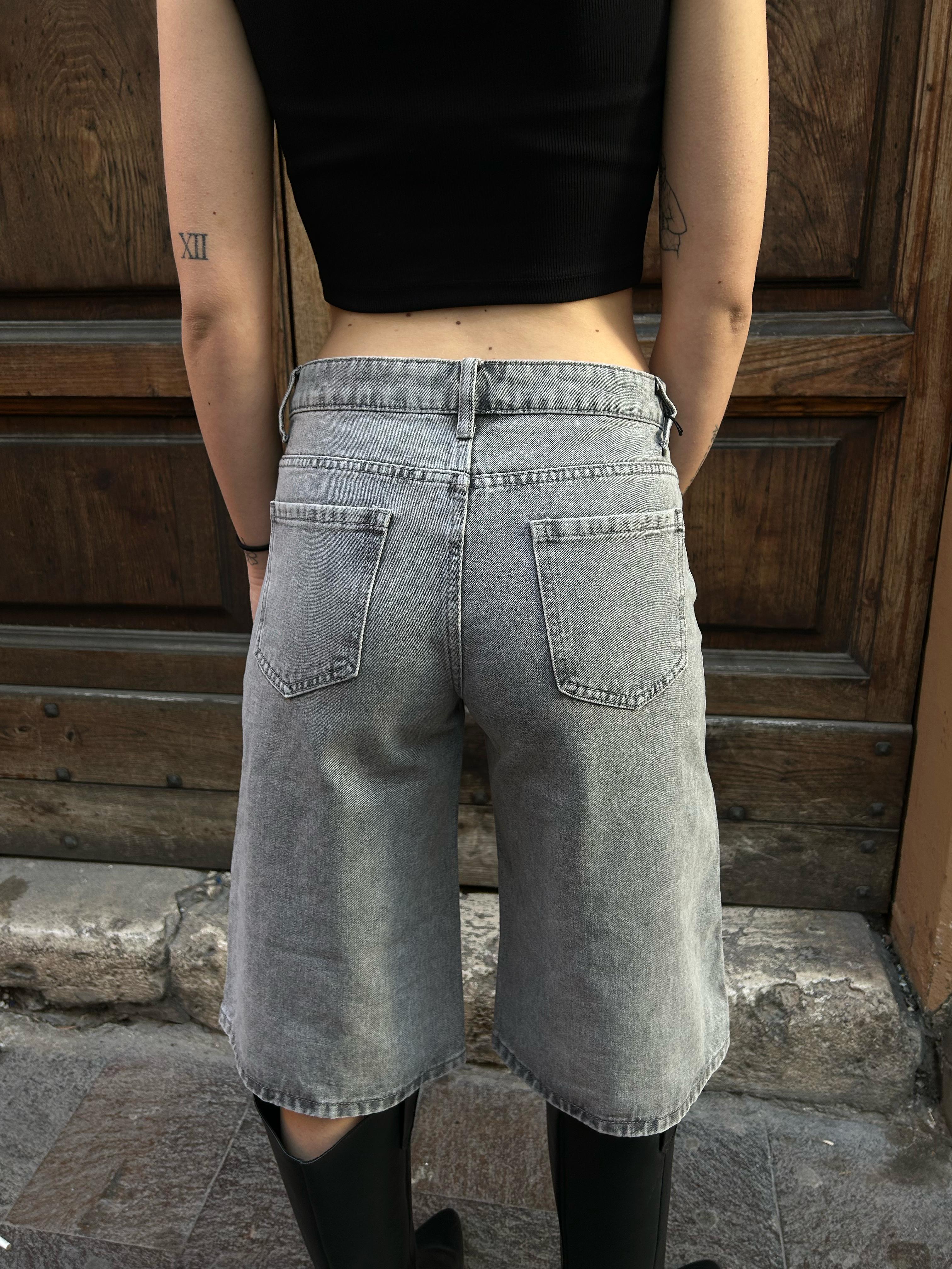 MI2546 BERMUDA STORY