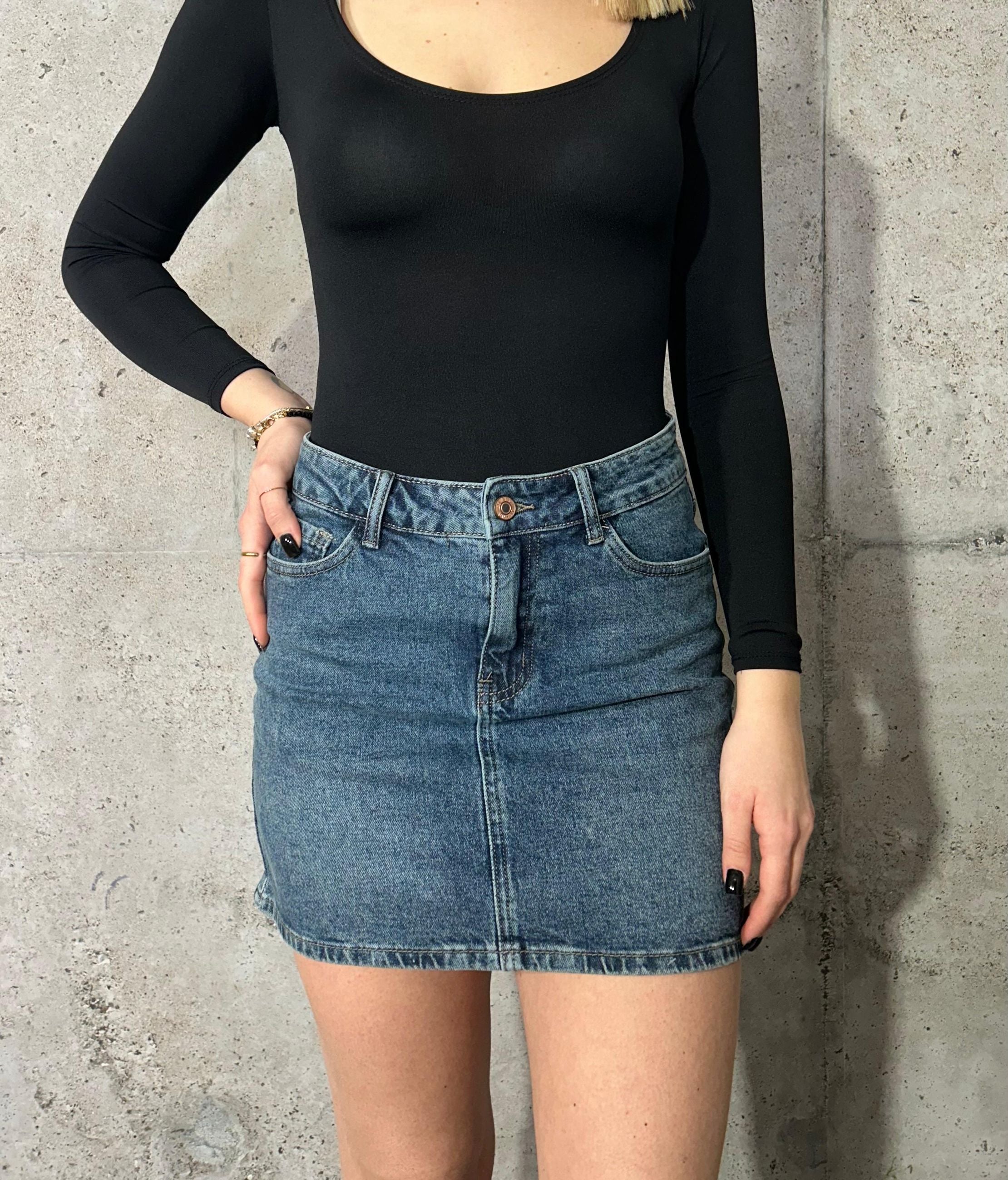 D5176 MINI GONNA TITTY