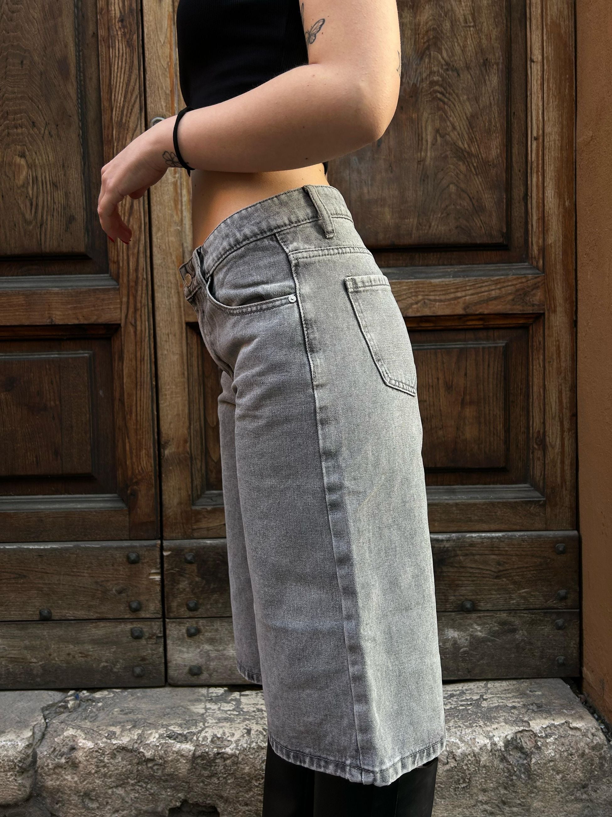 MI2546 BERMUDA STORY