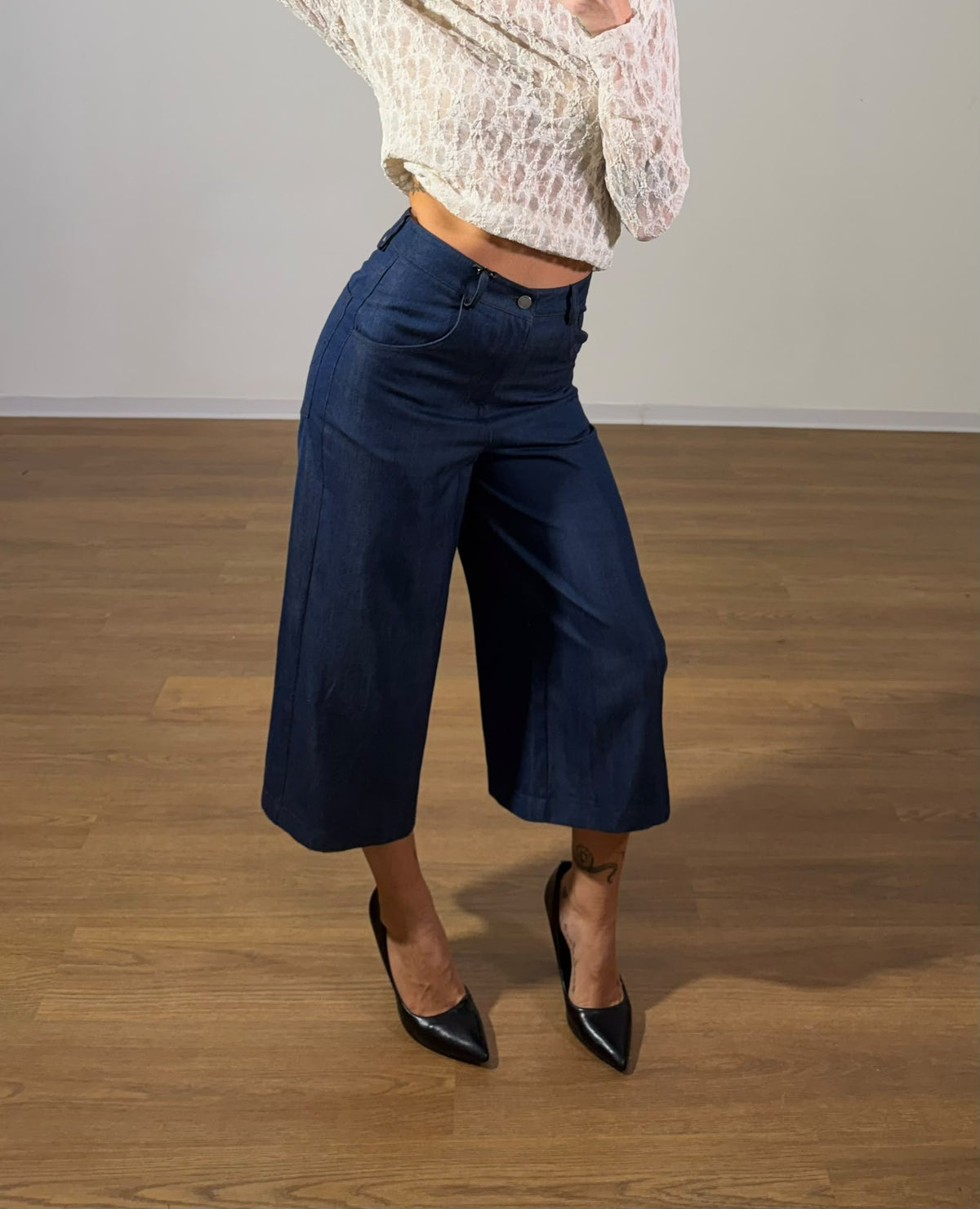 Y0356 PANTALONE CAPRI